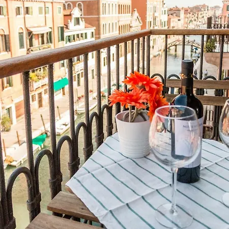 Sunny Nest Canal View In Chic Movida *