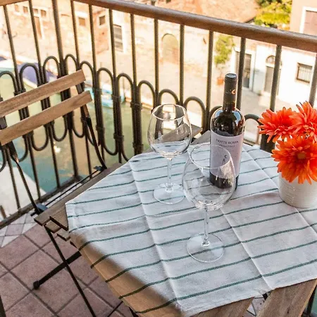 Apartment Sunny Nest Canal View In Chic Movida *