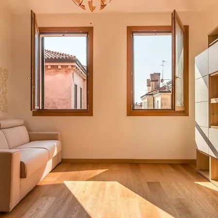Sunny Nest Canal View In Chic Movida Apartamento Venecia