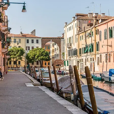Sunny Nest Canal View In Chic Movida Venice