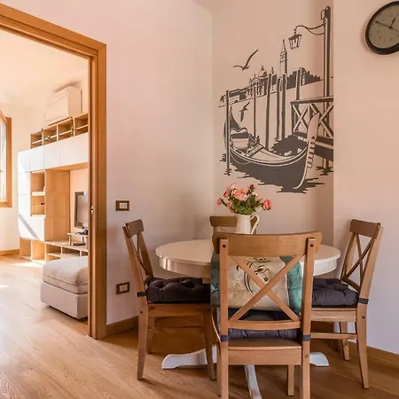 Sunny Nest Canal View In Chic Movida Apartment
