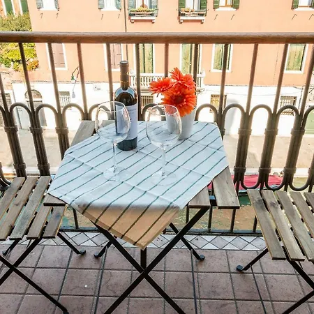 Apartment Sunny Nest Canal View In Chic Movida Venice