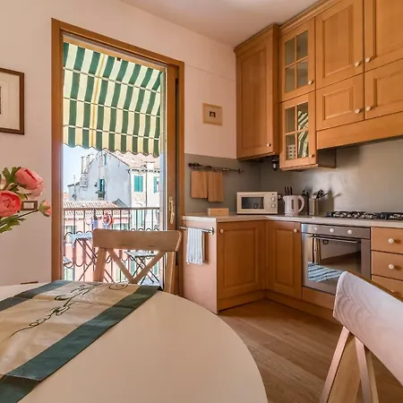 Sunny Nest Canal View In Chic Movida