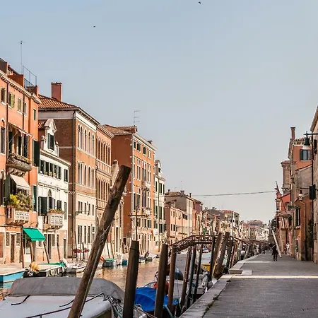 Sunny Nest Canal View In Chic Movida