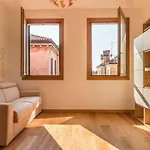 Sunny Nest Canal View In Chic Movida Appartement Venise