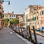 Sunny Nest Canal View In Chic Movida Venise