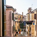 Sunny Nest Canal View In Chic Movida Appartement