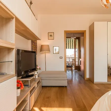 Sunny Nest Canal View In Chic Movida Apartamento