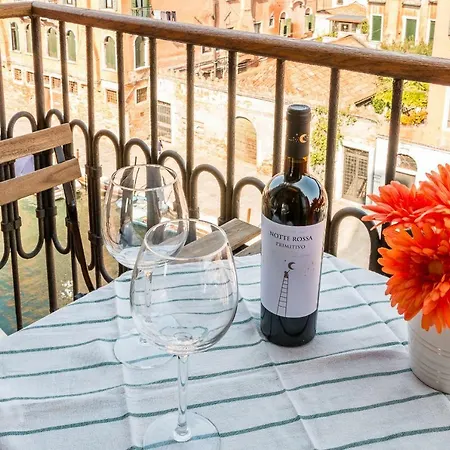Sunny Nest Canal View In Chic Movida Apartamento *