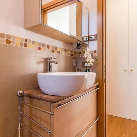 Sunny Nest Canal View In Chic Movida Apartamento