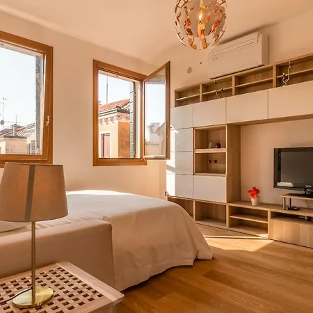 Sunny Nest Canal View In Chic Movida *